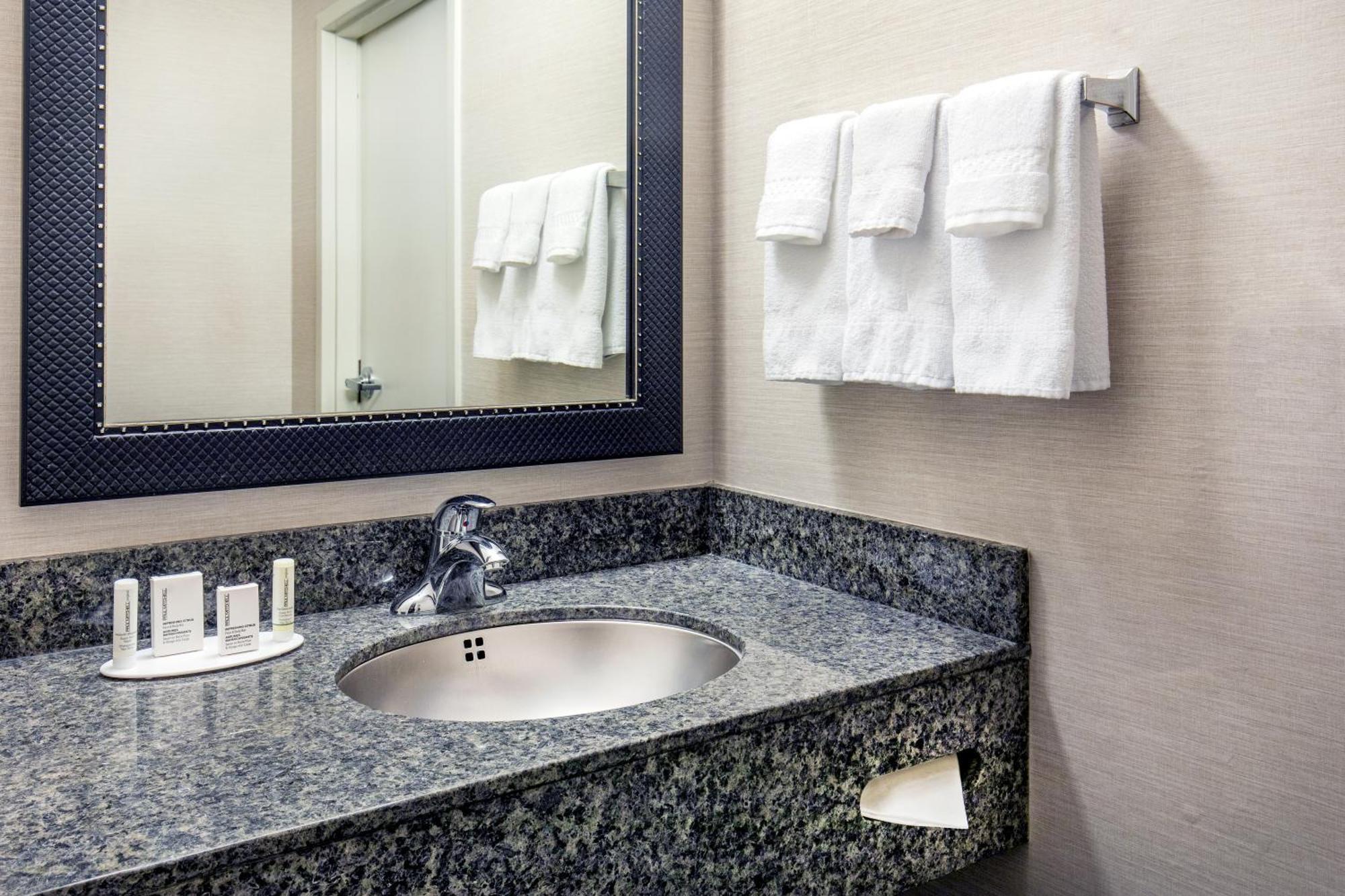 Fairfield Inn & Suites Lancaster Rohrerstown Exterior photo