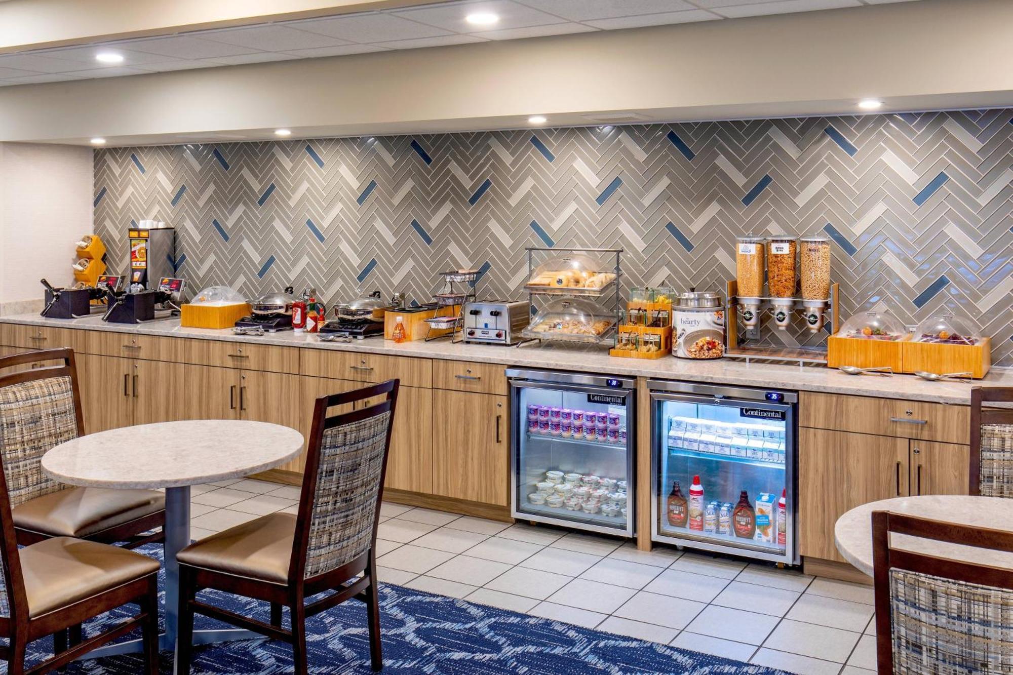 Fairfield Inn & Suites Lancaster Rohrerstown Exterior photo