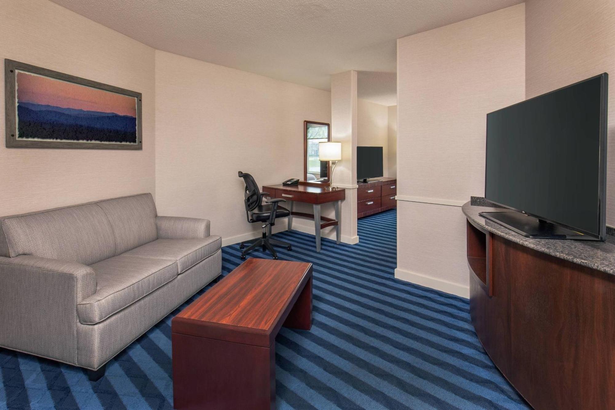 Fairfield Inn & Suites Lancaster Rohrerstown Exterior photo