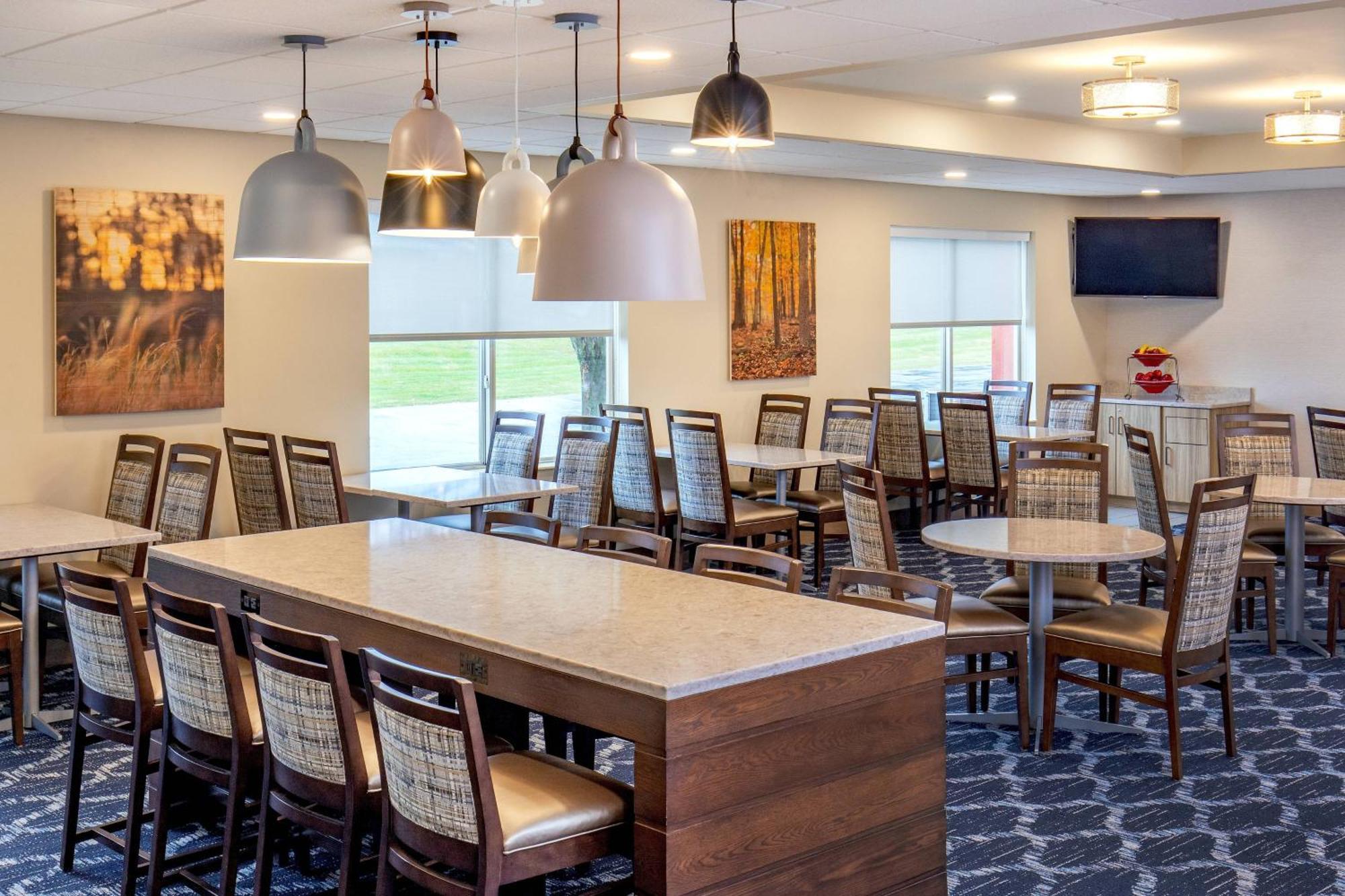 Fairfield Inn & Suites Lancaster Rohrerstown Exterior photo