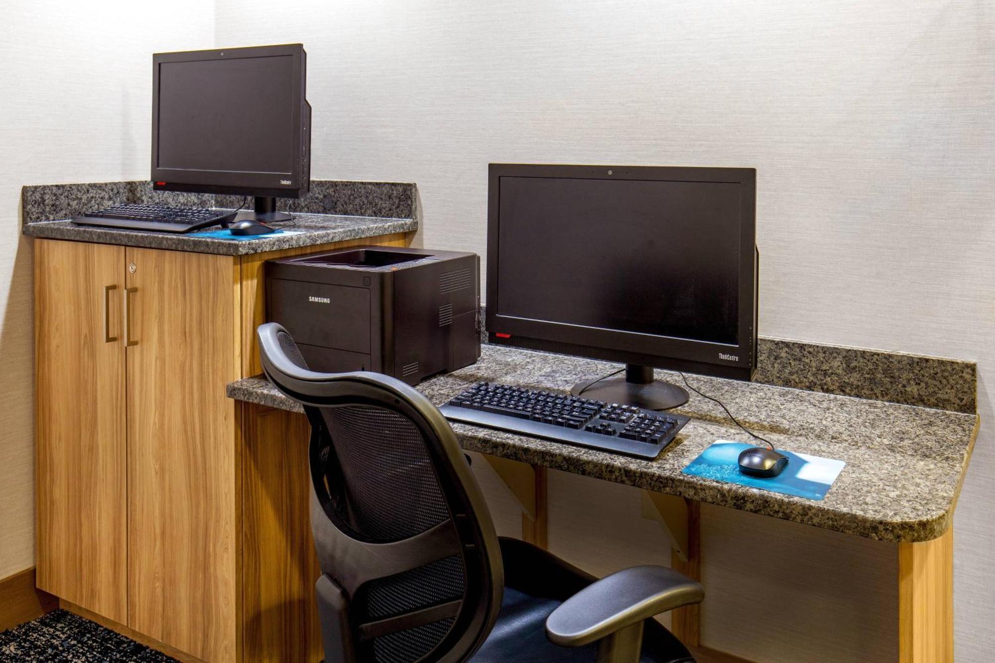 Fairfield Inn & Suites Lancaster Rohrerstown Exterior photo