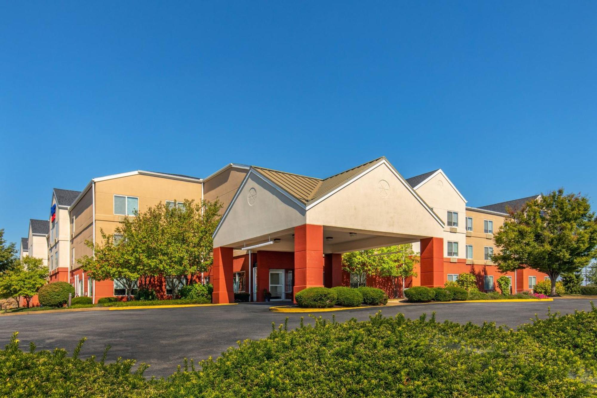 Fairfield Inn & Suites Lancaster Rohrerstown Exterior photo