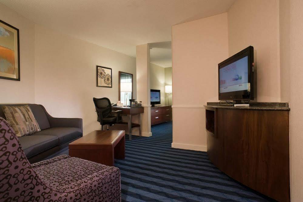 Fairfield Inn & Suites Lancaster Room photo